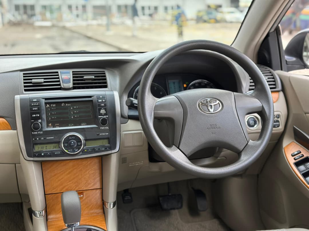 TOYOTA PREMIO thumbnail 6